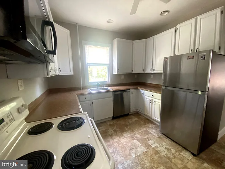 421 E Lake Ave — Photo 5
