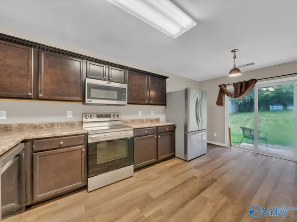 202 Green Garden Dr, Harvest, AL 35749