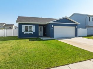 3212 Kodiak St NW, Minot, ND 58703
