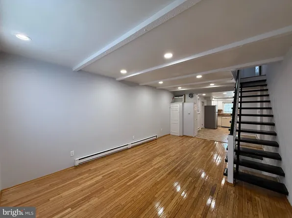 2425 S Warnock St, Philadelphia, PA 19148