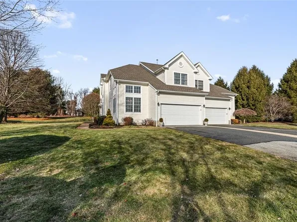 40 Deep Meadow Ln, East Greenwich, RI 02818