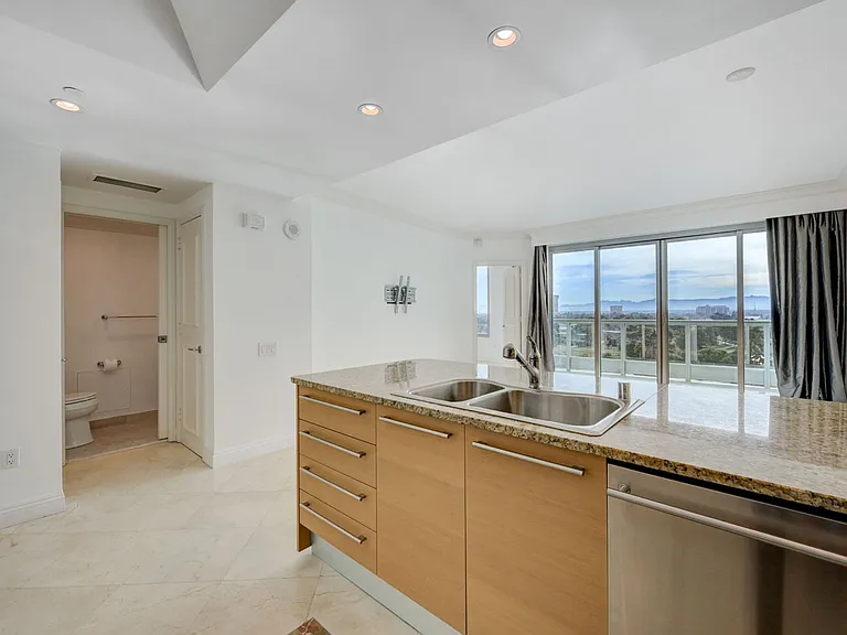 322 Karen Ave #804 — Photo 5
