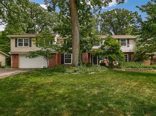 400 Meadowrue Ln, Batavia, IL 60510