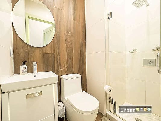 4th image of 688 Jefferson Ave #4R