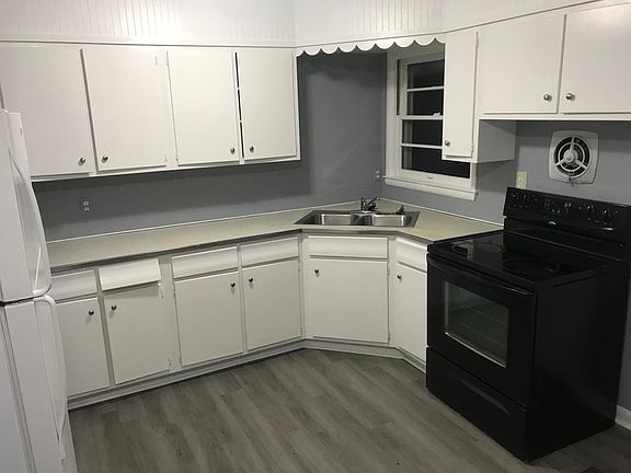 2nd image of 186 Saint James Dr