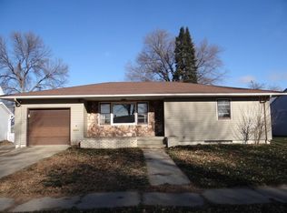315 8th St SW, Le Mars, IA 51031