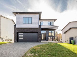 404 Starboard Dr, Halifax, NS B3M 0L4