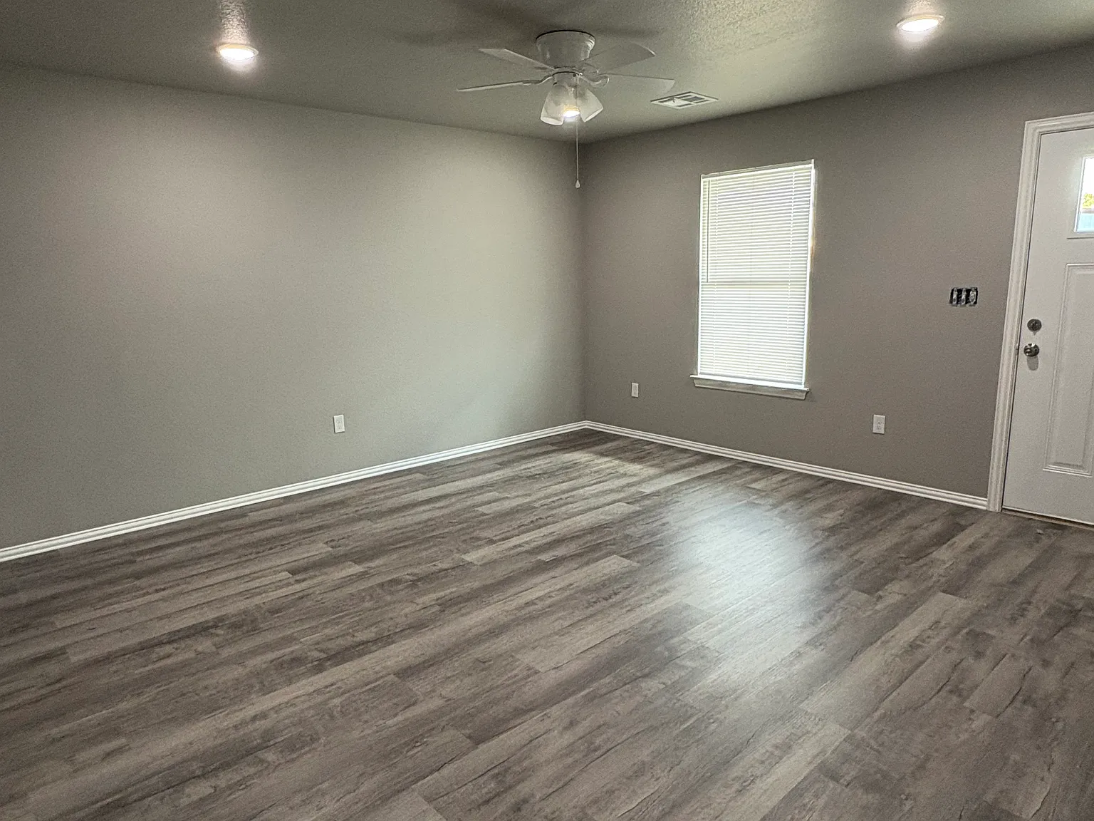2 bed, 1000 sqft, $1,250 — Photo 4