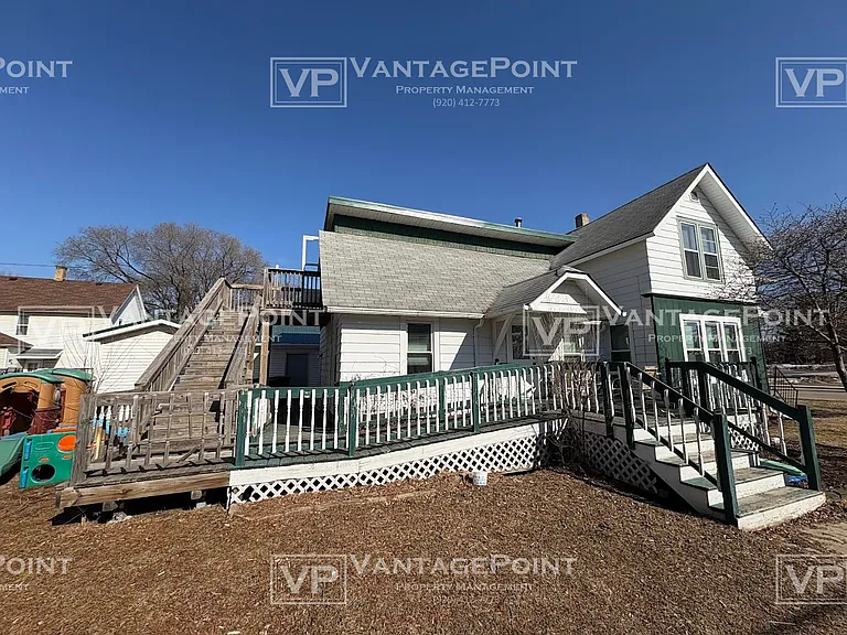521 1/2 S Sawyer St — Photo 2