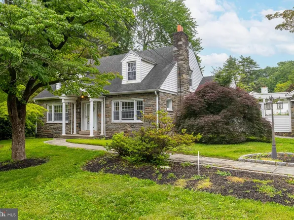625 Hermit St, Philadelphia, PA 19128