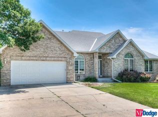 21206 Ridgewood Road Cir, Elkhorn, NE 68022