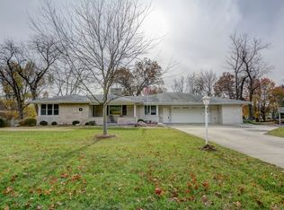 65 Montgomery Pl, Decatur, IL 62522