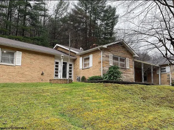 819 S Main St, Philippi, WV 26416