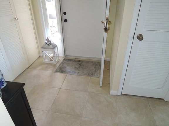 4th image of 524 Crooked Lake Ln APT A