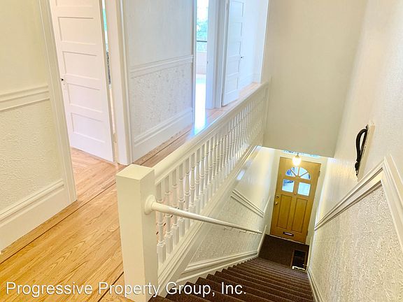 3rd image of 836 Green St #836