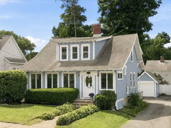 282 Corey St, West Roxbury, MA 02132