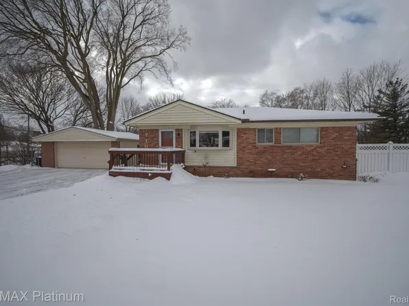 710 Manordale Ct, Milford, MI 48381