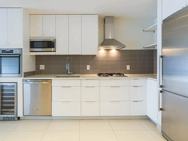 431 W 37th St #10G — Photo 35