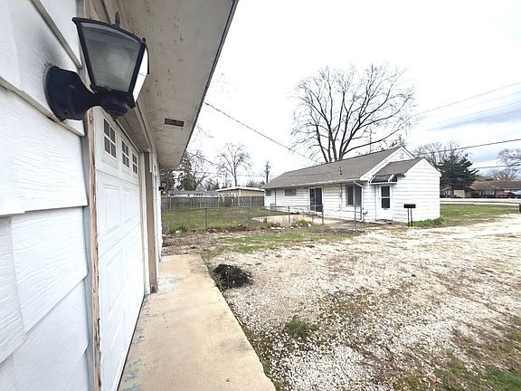 3rd image of 17W452 Butterfield Rd
