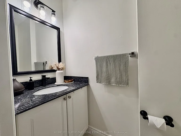 77 Horning Dr E — Photo 2