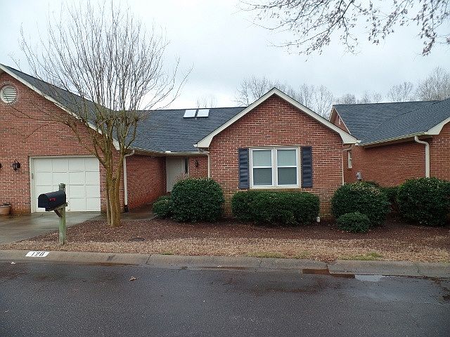 1st image of 128 Fairoaks Dr