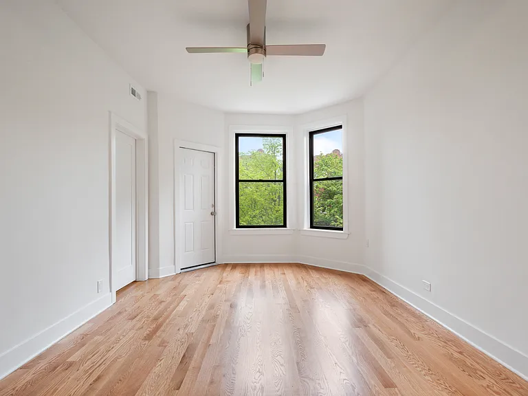 2347 W Iowa St #1F — Photo 3