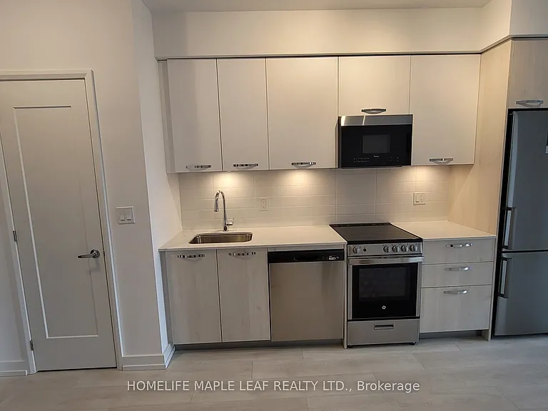 75 James St S #1211 — Photo 4