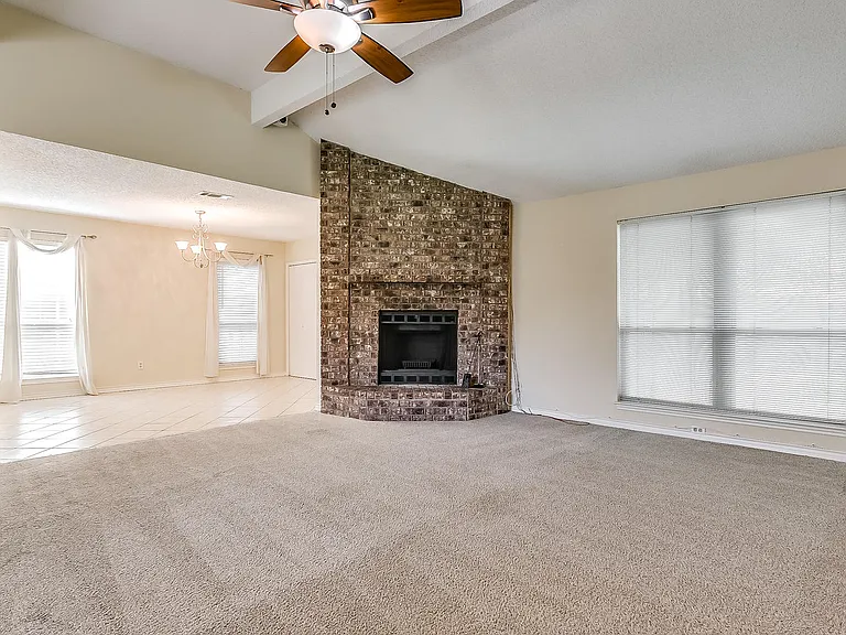 808 Sandhurst Dr — Photo 7