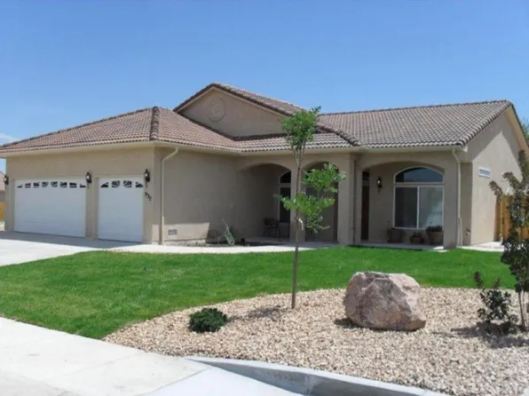 932 Willowcrest Dr, Pueblo, CO 81005