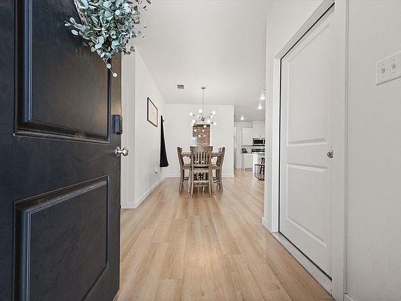 4th image of 7807 97th St