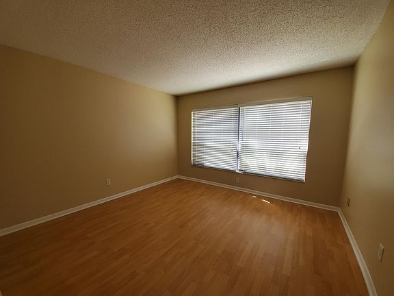 4th image of 303 Dryberry Way