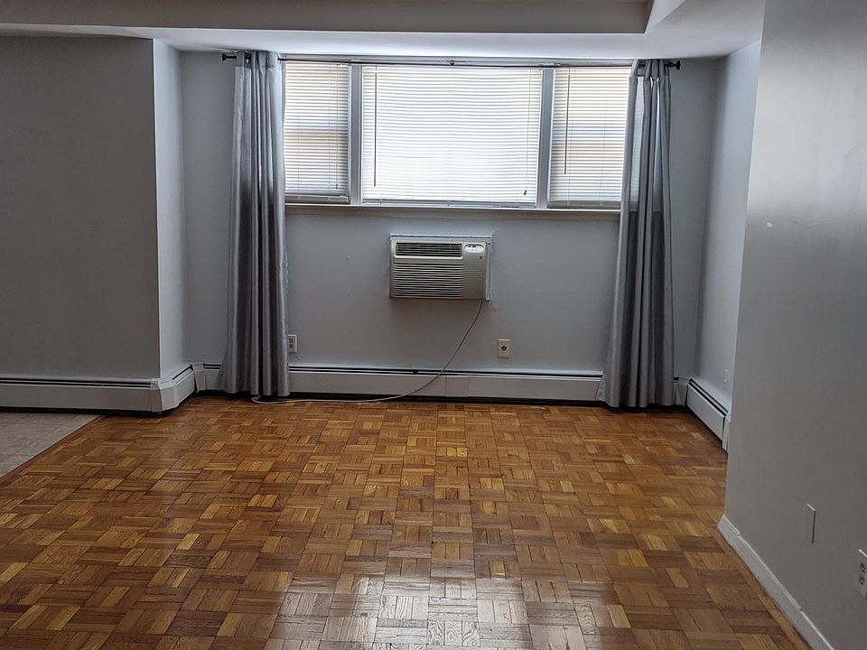 2nd image of 200 Centre Ave #1H