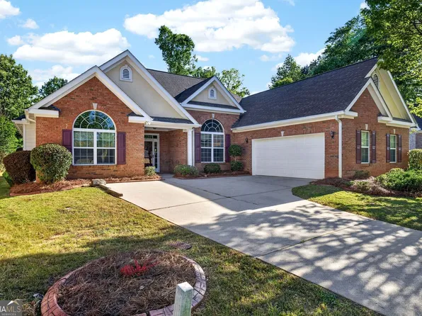 8004 Larksview Dr, Fairburn, GA 30213