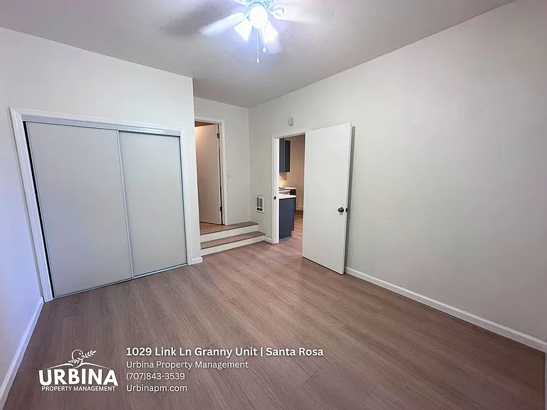 1029 Link Ln — Photo 3