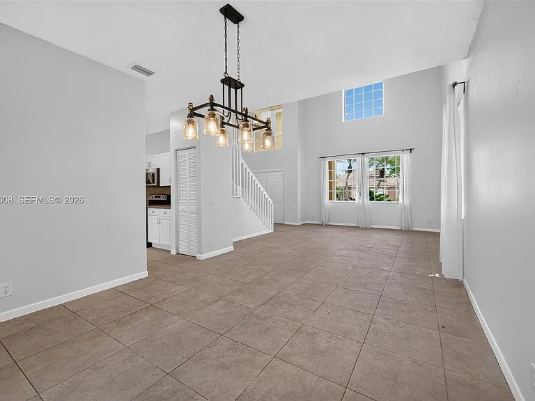 498 Cambridge Ln — Photo 7