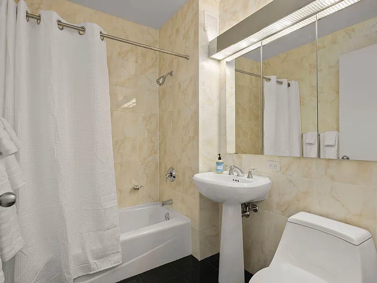 420 E 61st St #33B — Photo 12