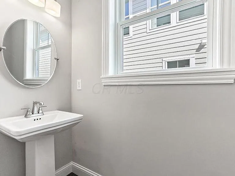 1513 Oak St — Photo 13