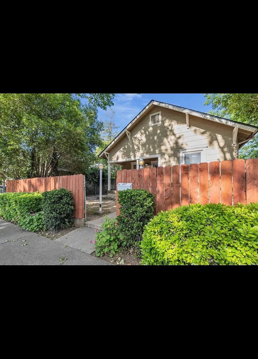 2 bed, 1080 sqft, $2,500 — Photo 2