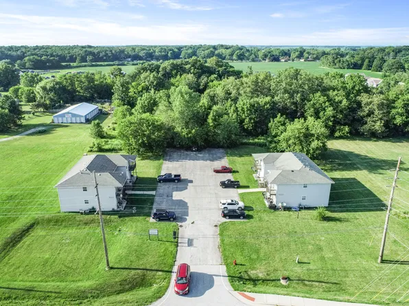 406 W Indiana St, Kouts, IN 46347