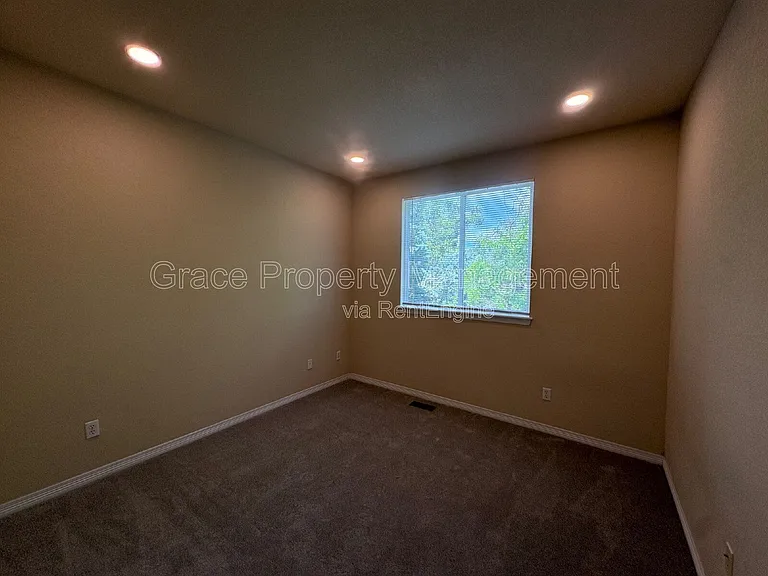 1730 S Poplar St — Photo 23