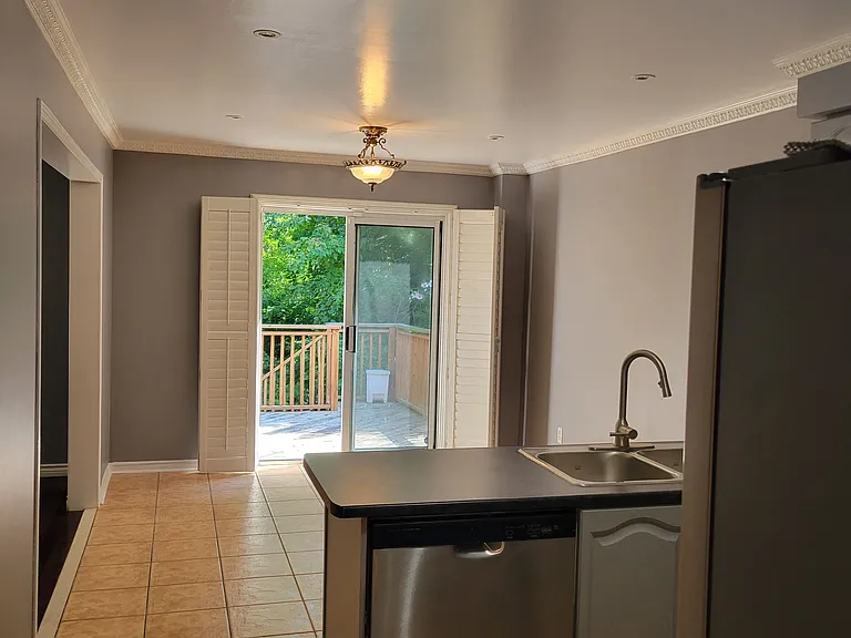 3784 Forest Bluff Cres — Photo 8