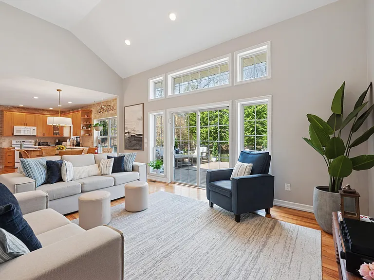39 Hollow Ln — Photo 9