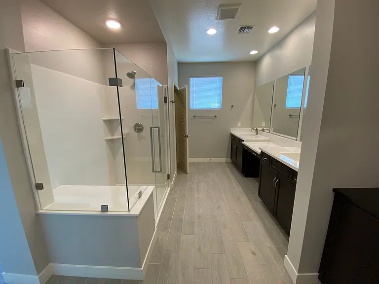1560 W Avenida Del Valle — Photo 10