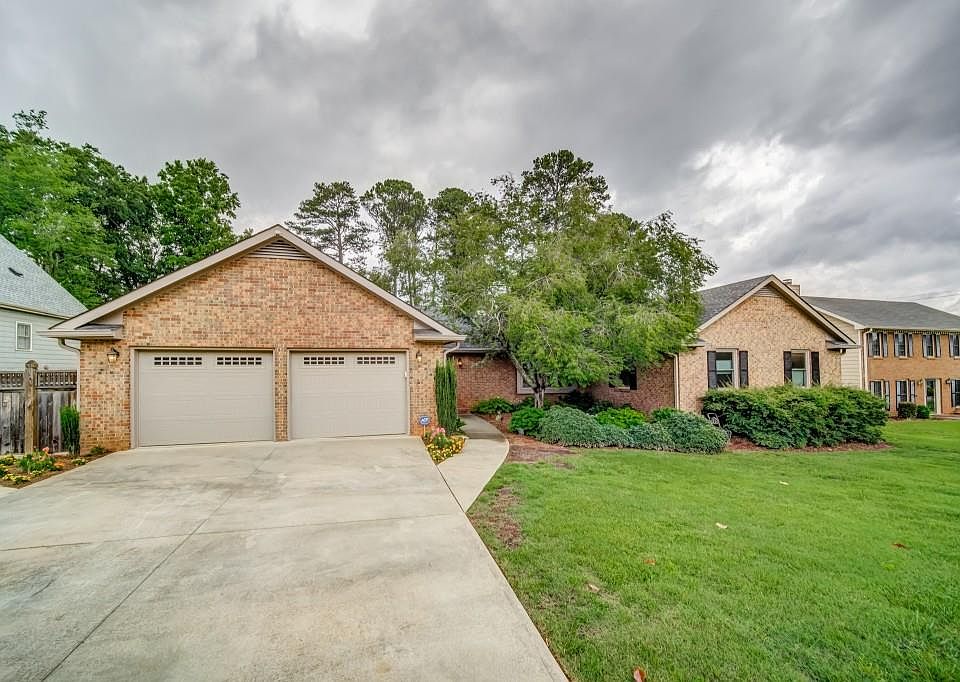 1st image of 3141 Willow Grove Cir SE