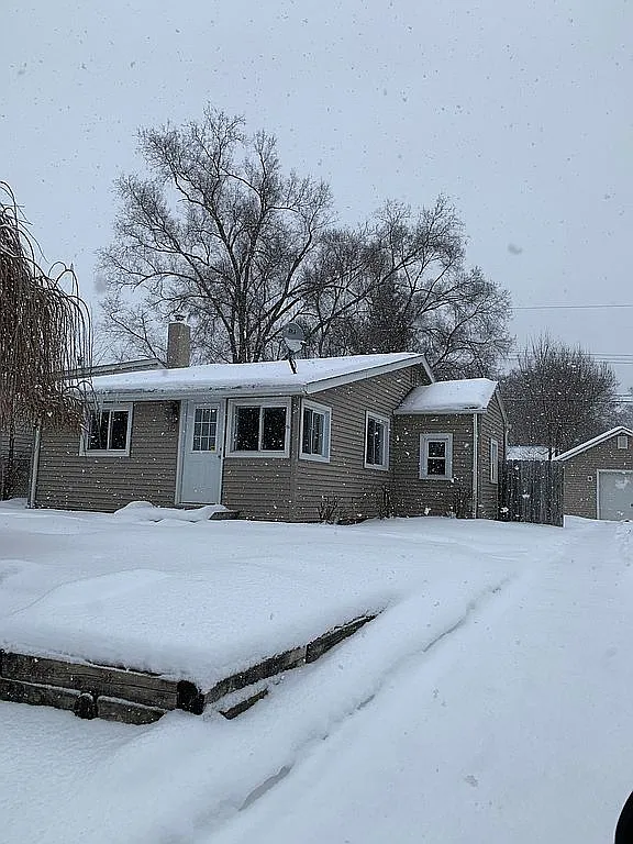 3148 Woodlawn St photo 1