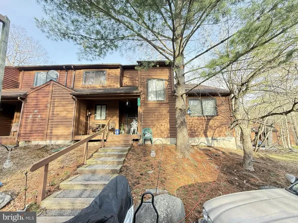 524 Wales Ct, Bushkill, PA 18324
