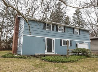 10 Blossom Cir E, Rochester, NY 14610