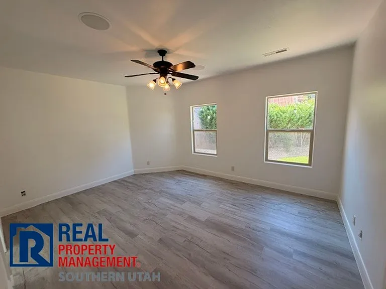 685 W Windsor Dr — Photo 11