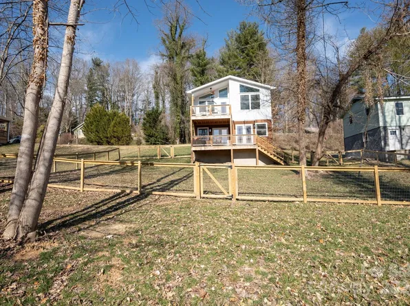 273 Oakdale Dr, Hendersonville, NC 28791