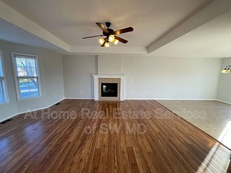 977 S Ballard Dr — Photo 3